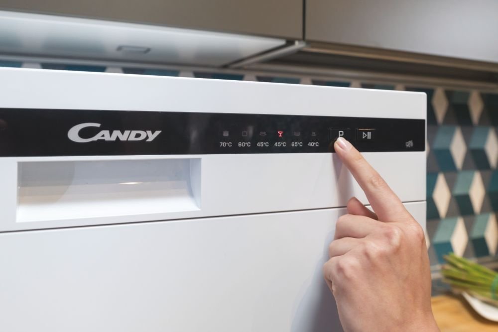 lavavajillas compacto debajo del fregadero